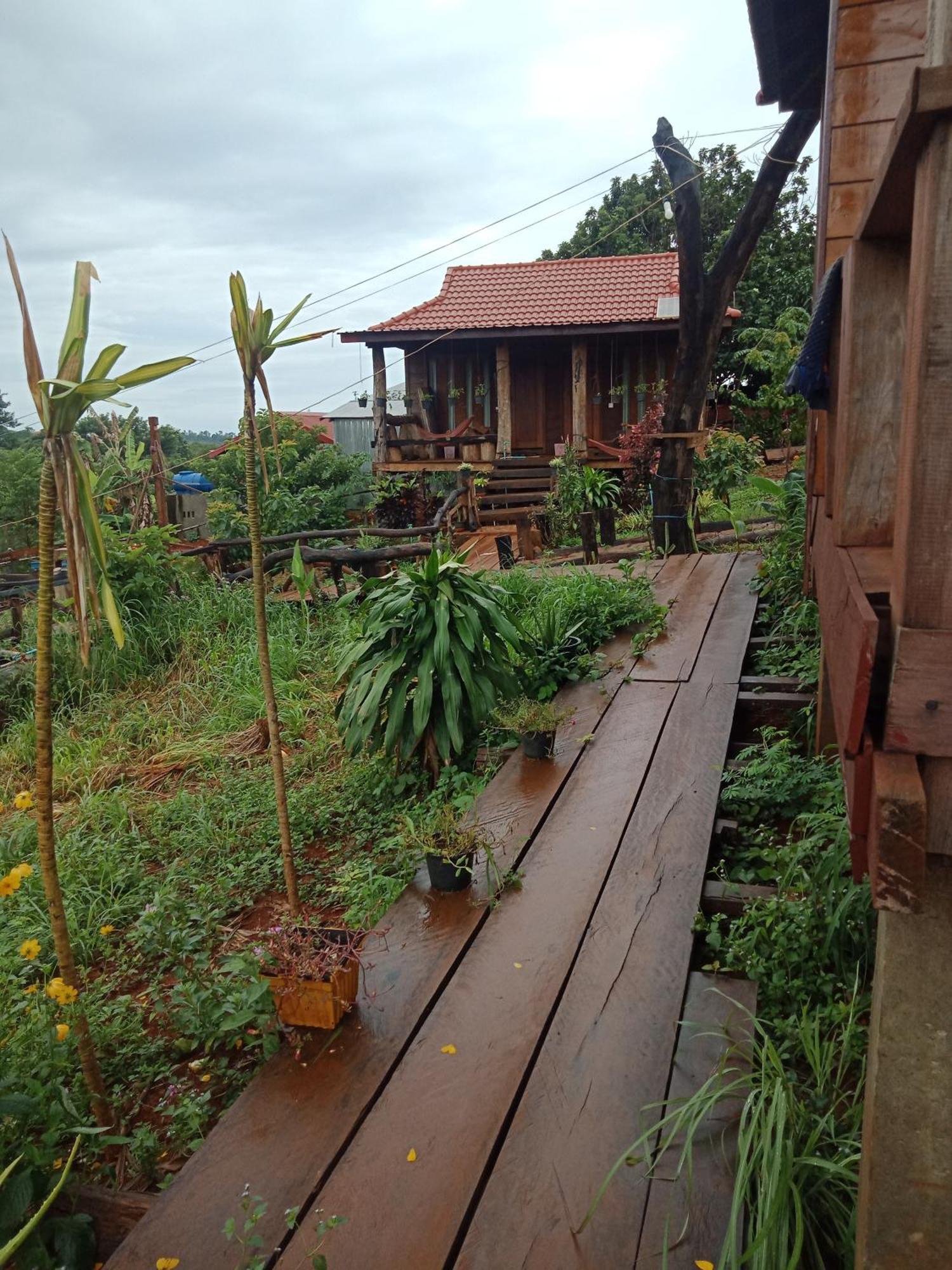Happy Bungalow & Trekking Banlung Exterior photo