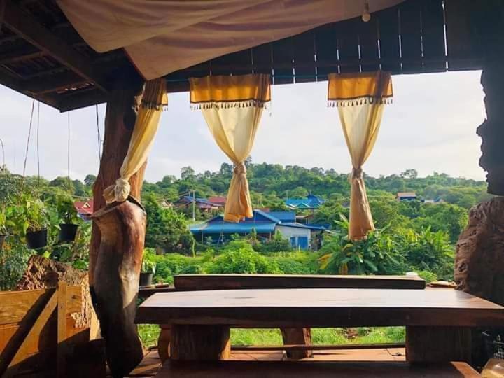 Happy Bungalow & Trekking Banlung Exterior photo