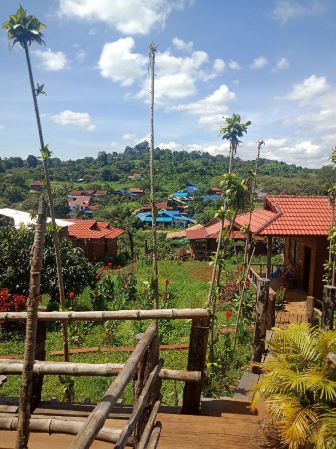 Happy Bungalow & Trekking Banlung Exterior photo